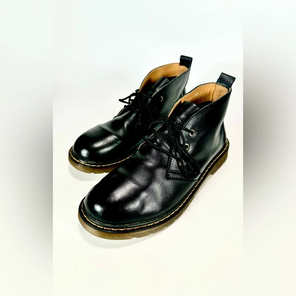 Dr. Martens Men’s Chukka Boots in black